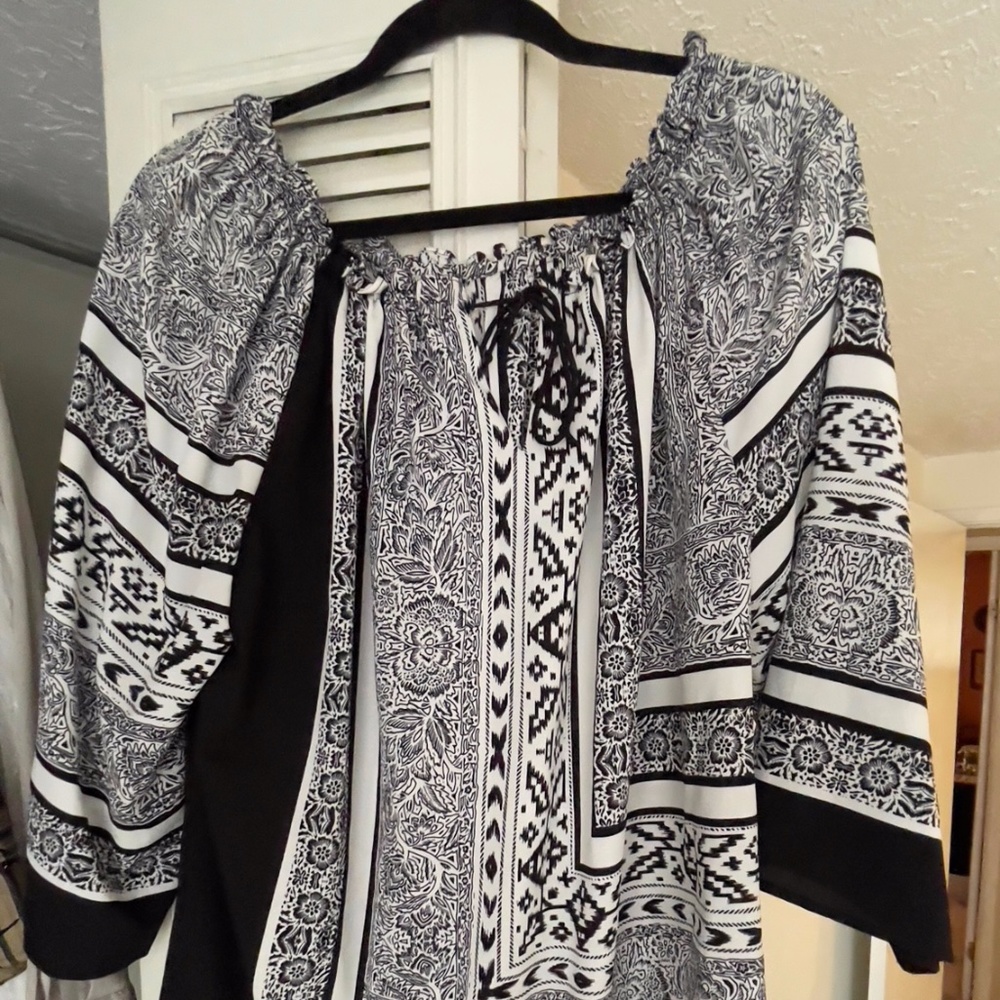 Chicos Black and white tunic